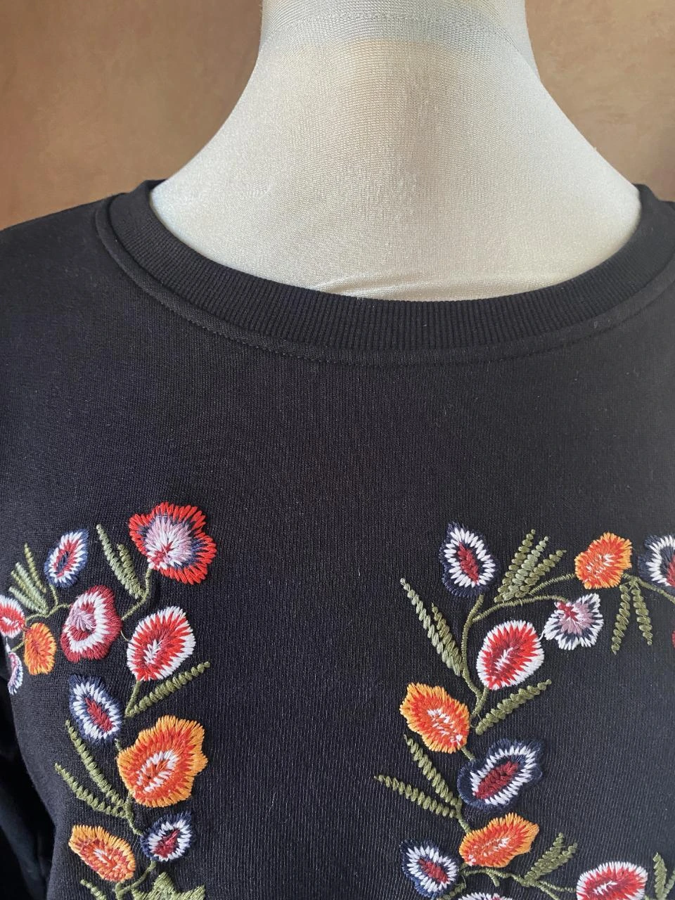 Light Sweat Only Size 36 Black Embroidered Flowers – 100% Cotton, Bohemian Chic Style – photo 6